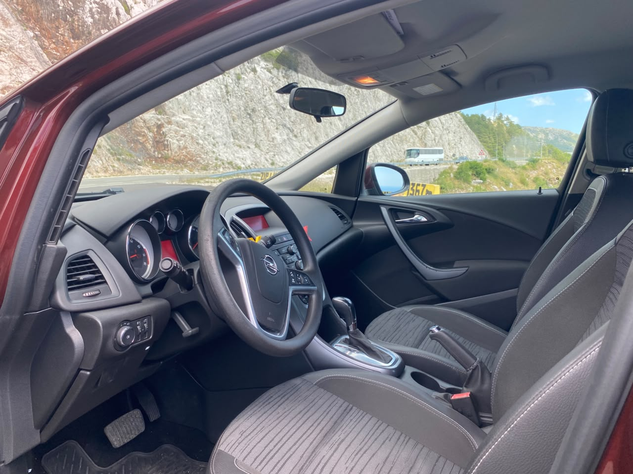 Opel Astra Sedan Bordo