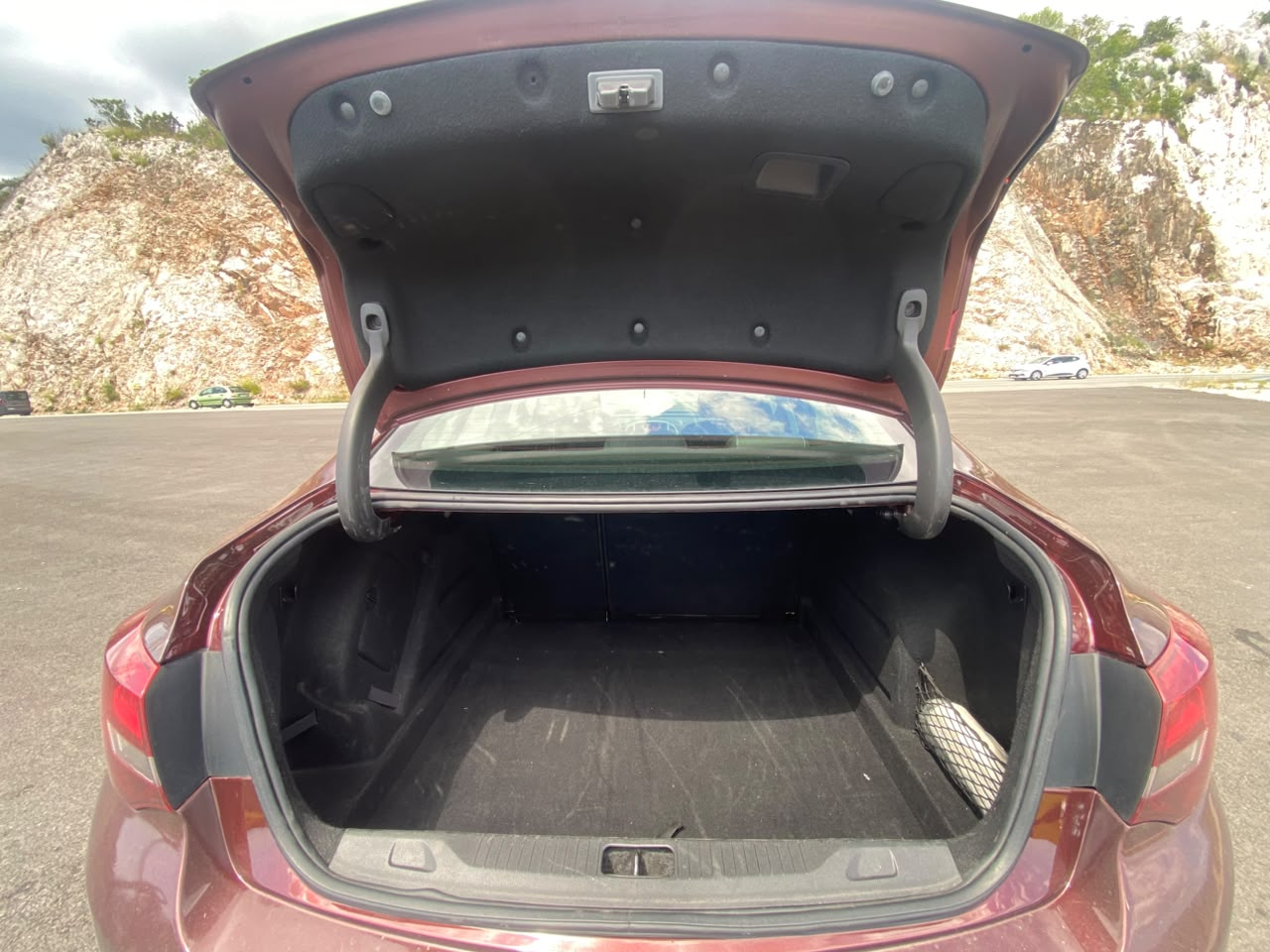 Opel Astra Sedan Bordo