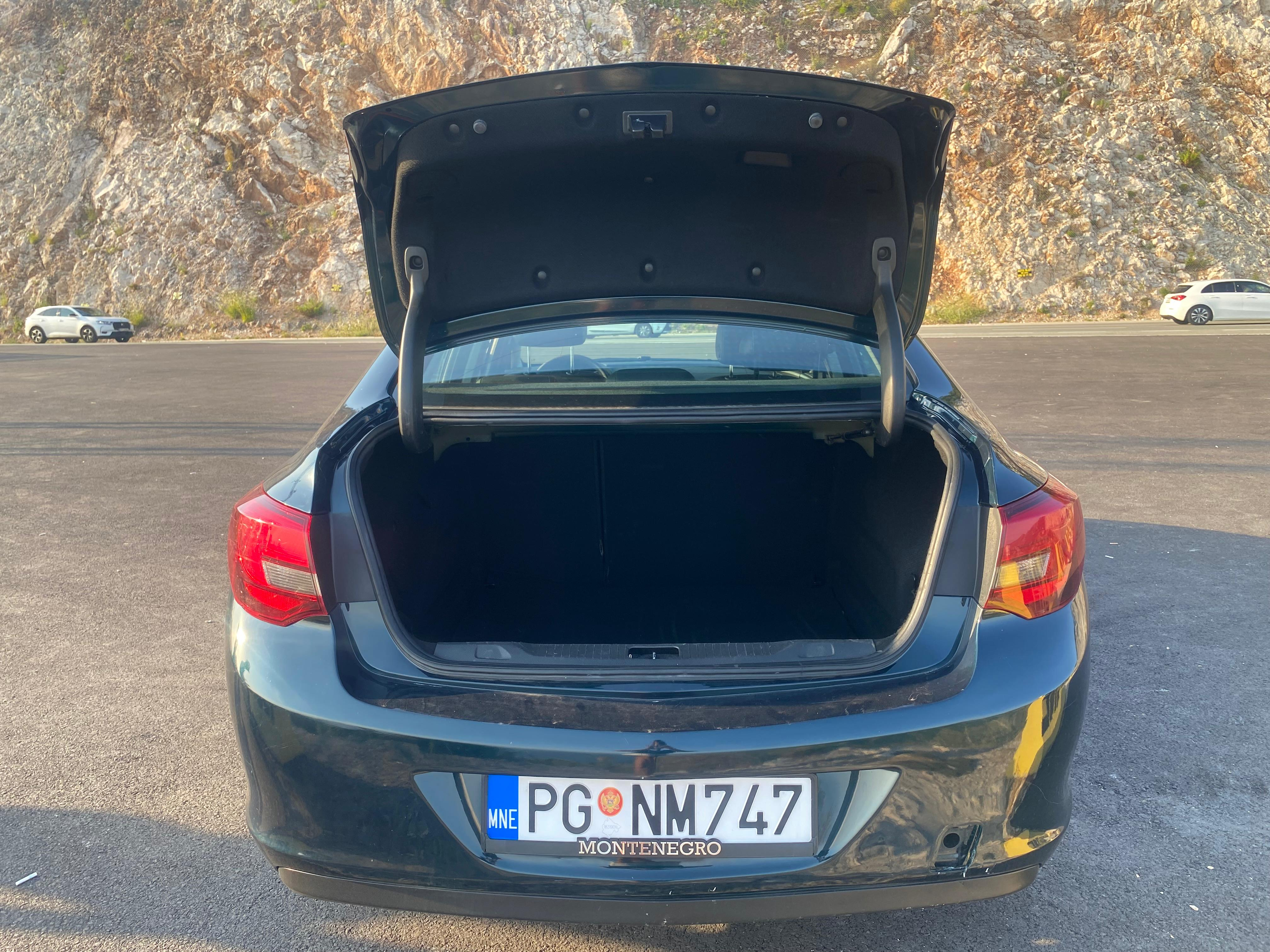 Opel Astra Sedan Yeşil